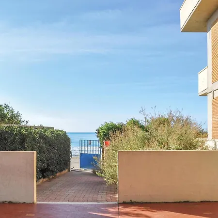 1 Bedroom Beautiful In Apartamento Torvaianica